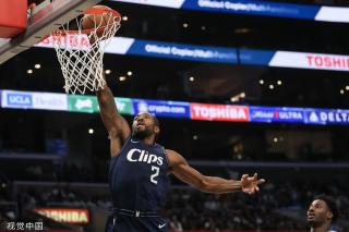 足球场上的 足球场上的