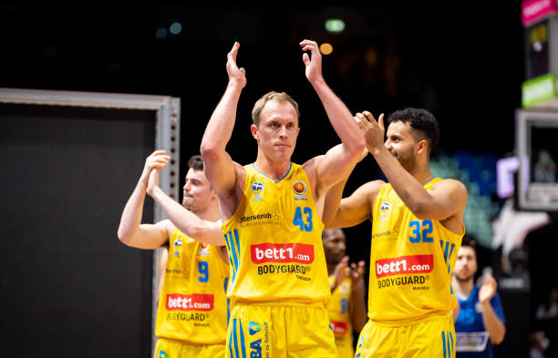 对运动员努 对运动员努