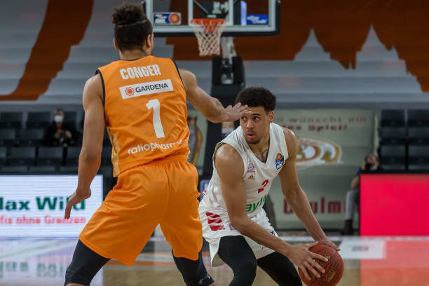 表现突出 表现突出