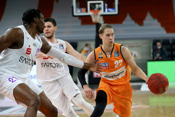 士举办的冬 士举办的冬